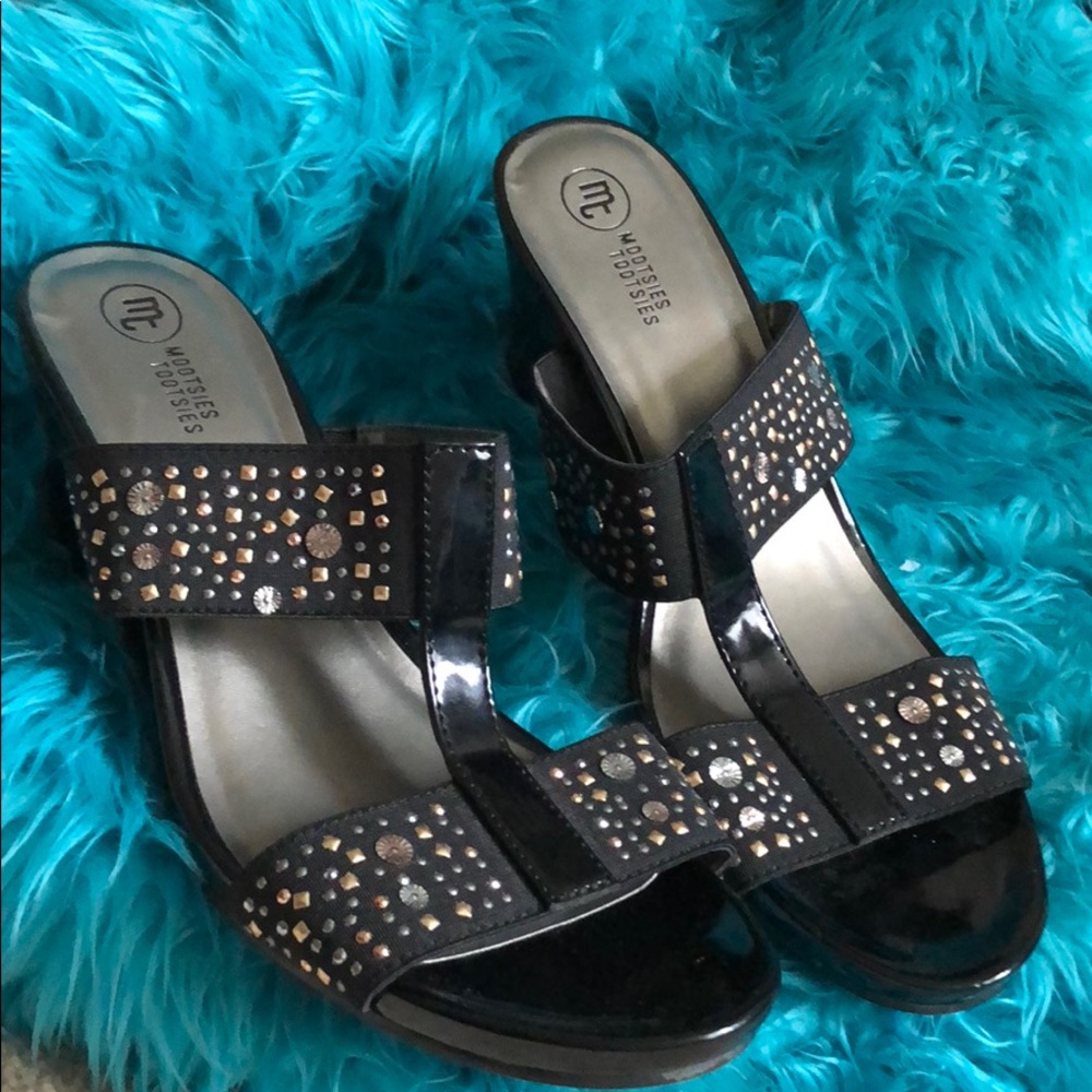 Black Wedge Sandals Perfect for the Season! Sz 9.5